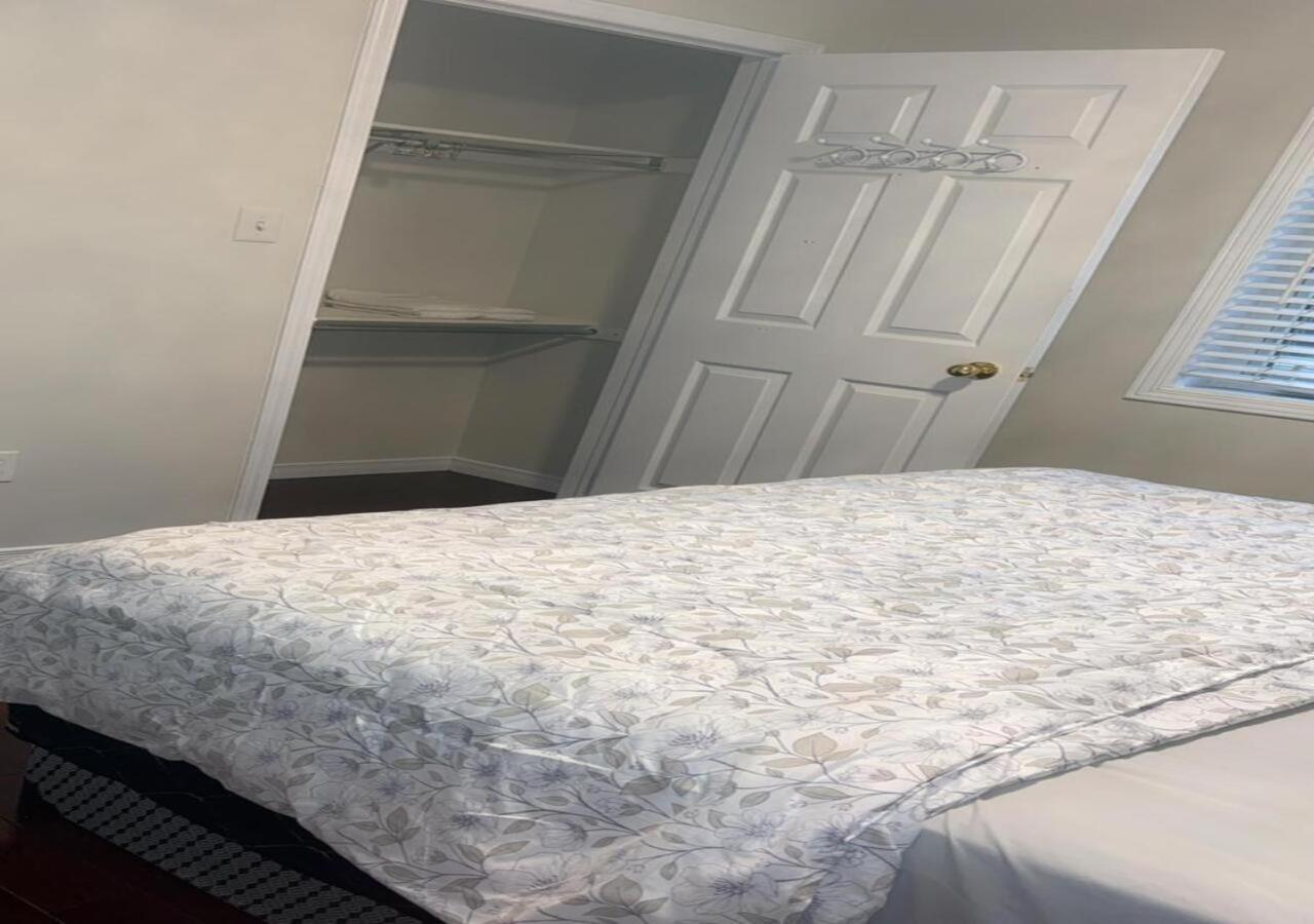 Beautiful Private Room Near Toronto Pearson Airport Brampton Bagian luar foto