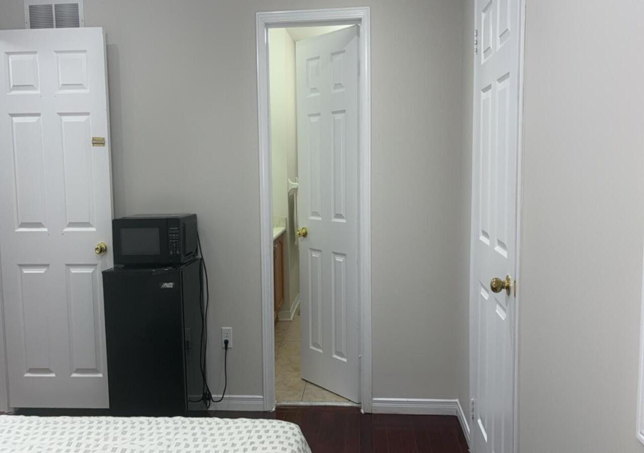 Beautiful Private Room Near Toronto Pearson Airport Brampton Bagian luar foto